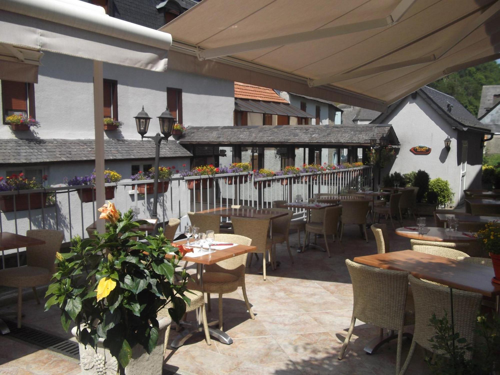 Hotel Logis Auberge De L'Isard Saint-Lary-Soulan Exterior foto